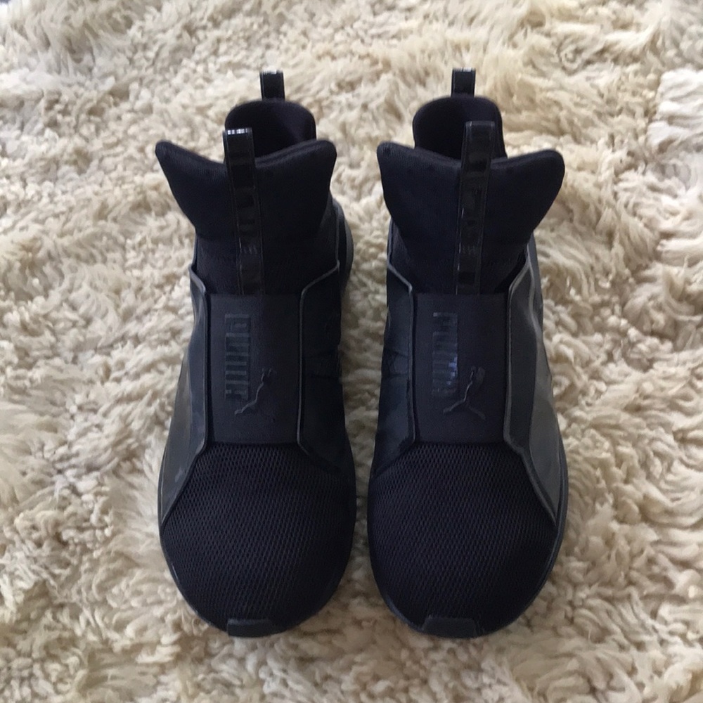 kylie jenner / fenty black slip on pumas size 9
